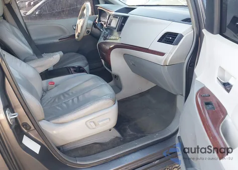 2014 Toyota Sienna Xle V6 8 Passenger z USA, uszkodzony, nr VIN 5TDYK3DC4ES487579